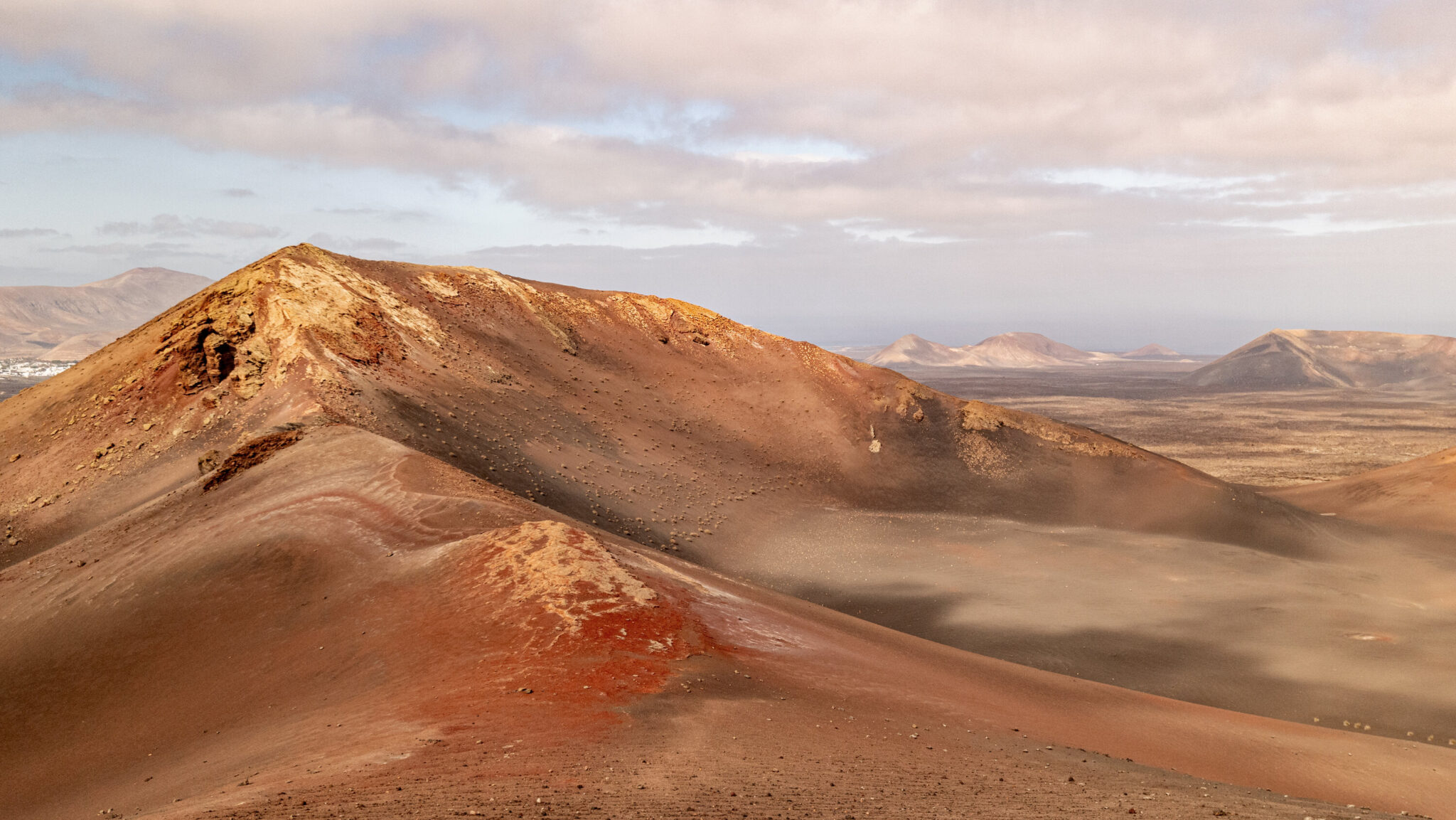 Vulkane, Weinreben, Freiheit: Das schwulenfreundliche Lanzarote erkunden