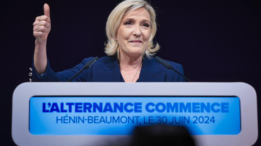 Le Pen feiert ihren Sieg in der ersten Runde der Parlamentswahlen in Frankreich mit 34 % der Stimmen